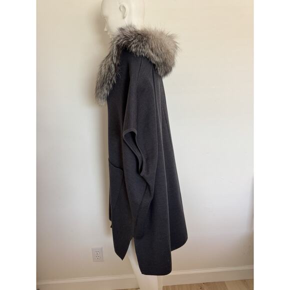 St. John poncho cape with fur collar size Medium NWT - Picture 11 of 16